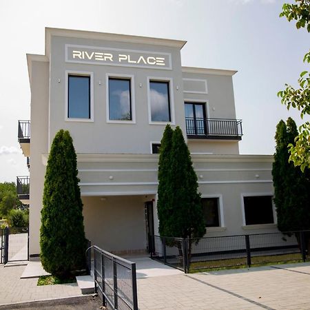 River Place بيتستِ المظهر الخارجي الصورة