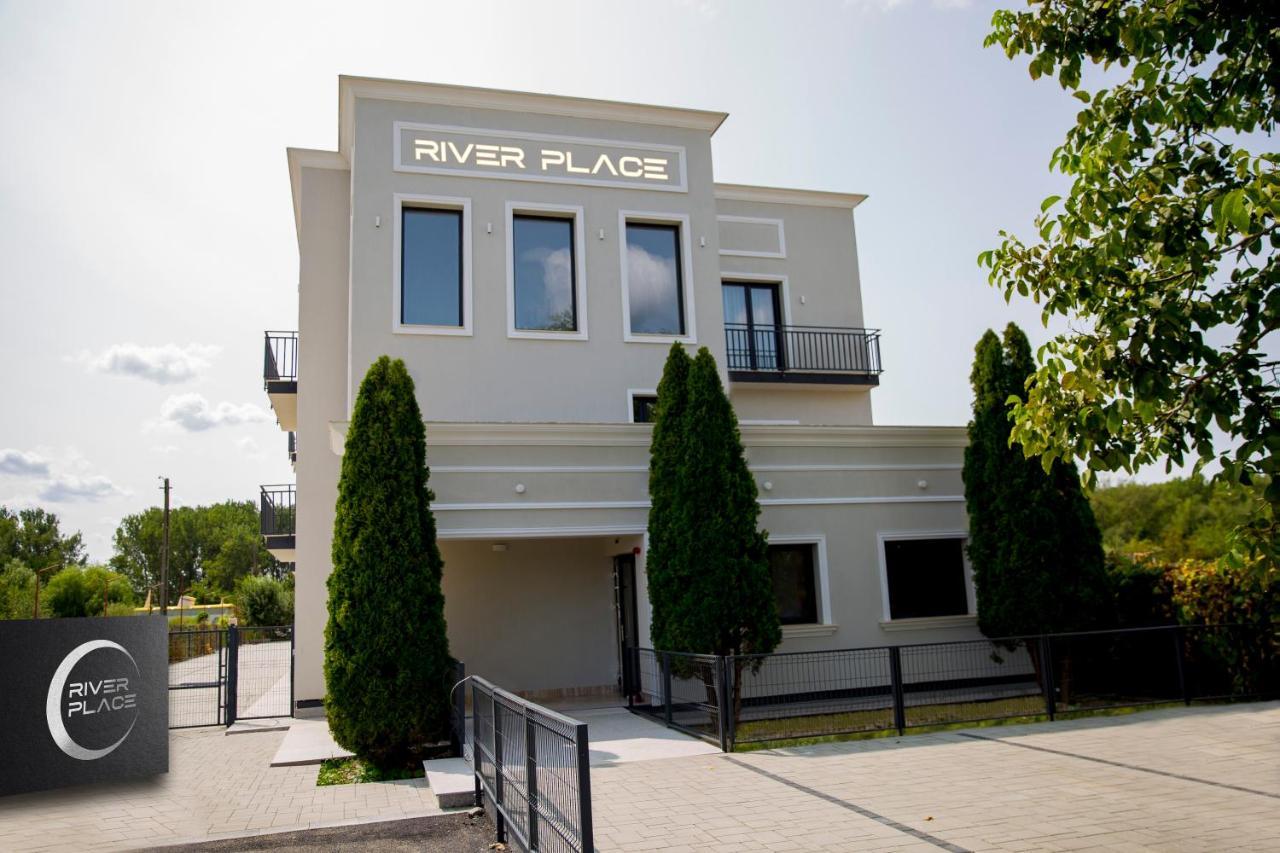 River Place بيتستِ المظهر الخارجي الصورة